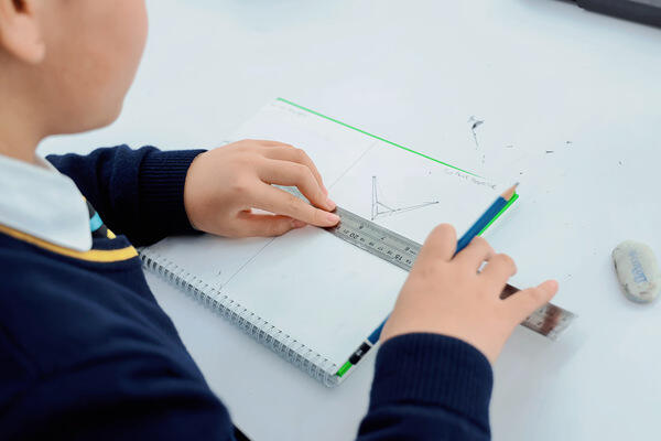 Grade 5 - 艺术课,南通惠立学校